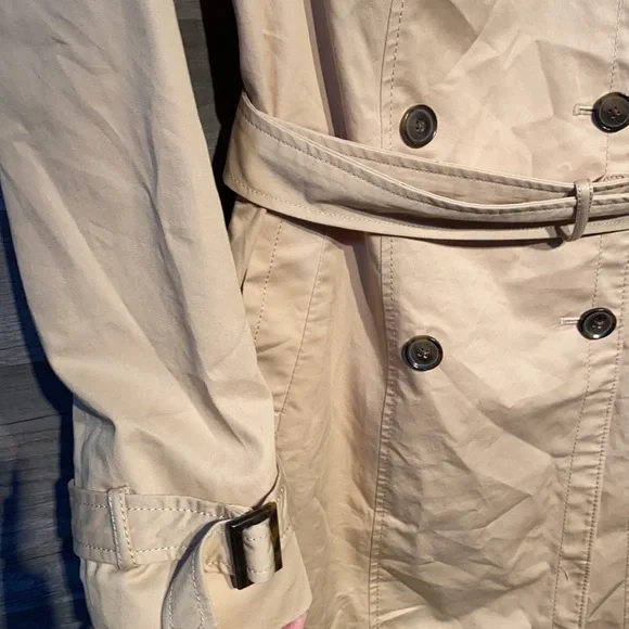 Banana Republic Classic Trench Coat • Size M • Tailored Double-Breasted - Picture 2 of 6